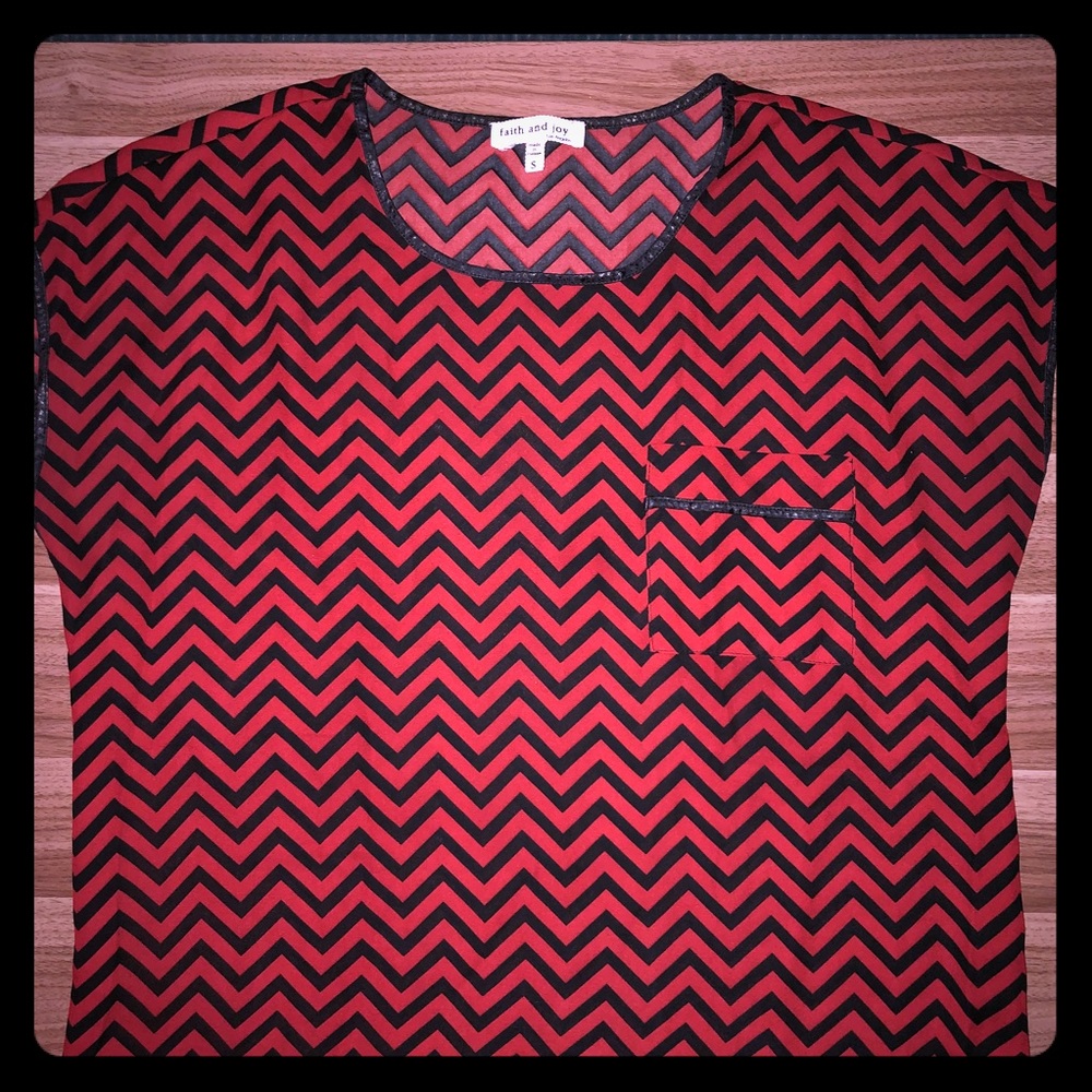 [faith and joy] Red and blue Chevron top
